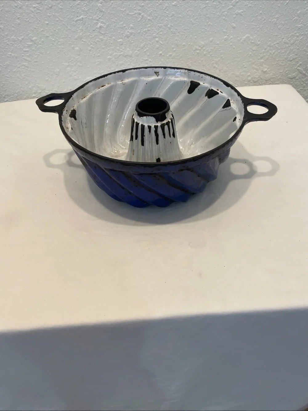 Vintage Blue and White Bundt Cake Pan with Handles